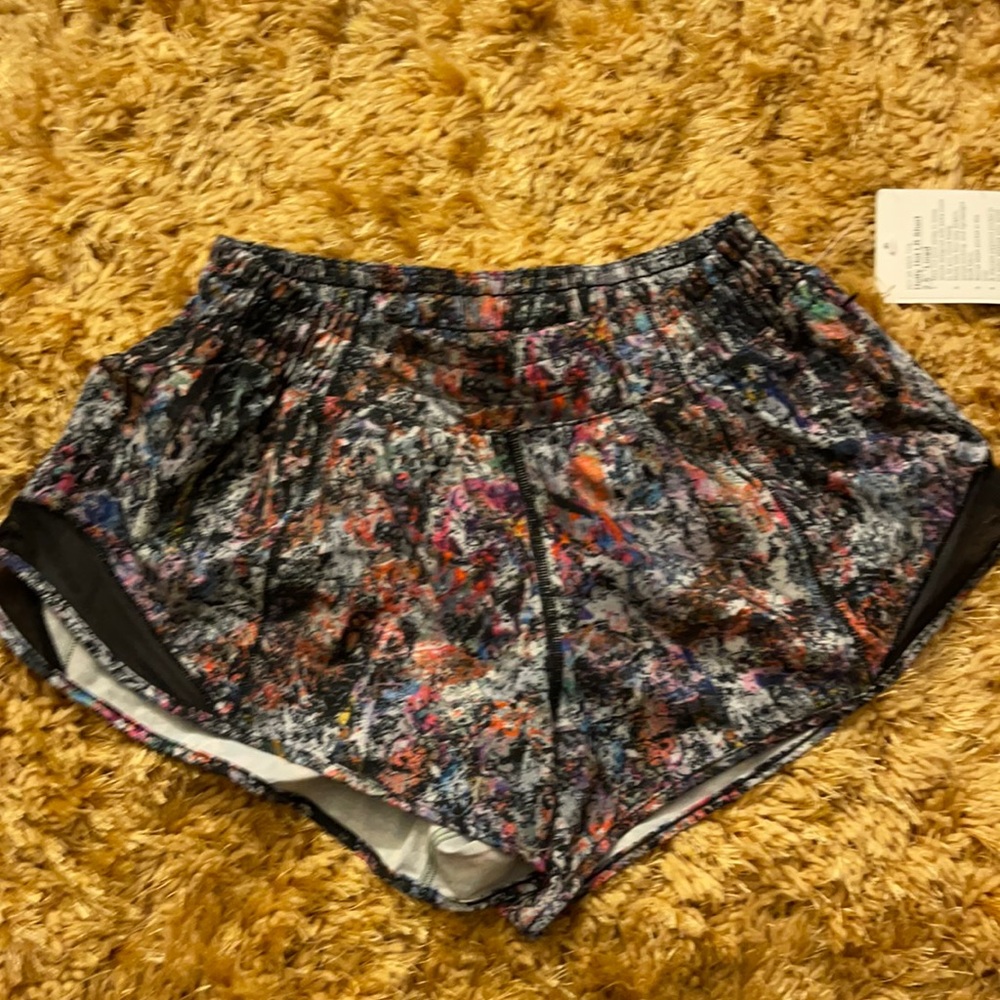 Lululemon Hotty Hot short 2.5